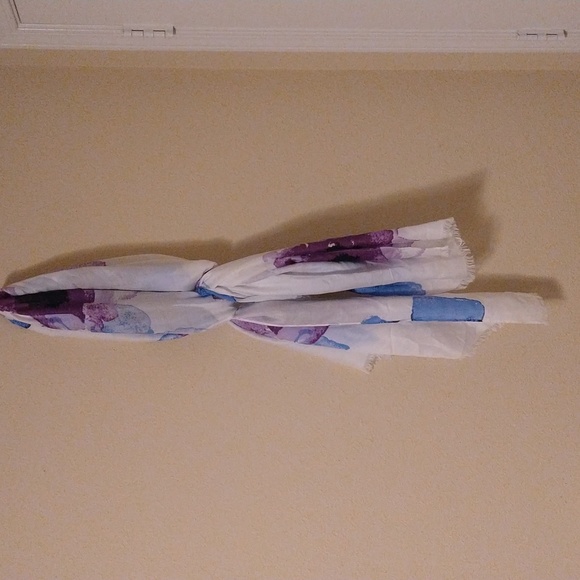 🧣 CHICO’S FLORAL SCARF 🧣 - Picture 4 of 7